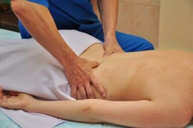 Massaggio per l'osteocondrosi lombare