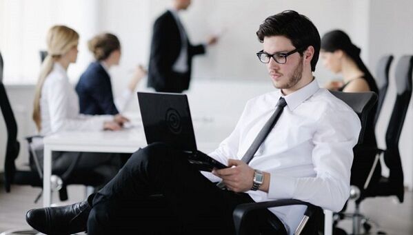 Il lavoro sedentario come causa di osteocondrosi lombare