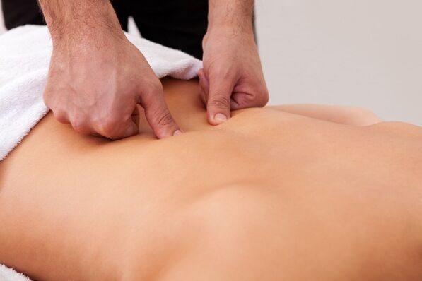 Le sessioni di massaggio ti aiuteranno se la tua schiena fa male nella regione lombare
