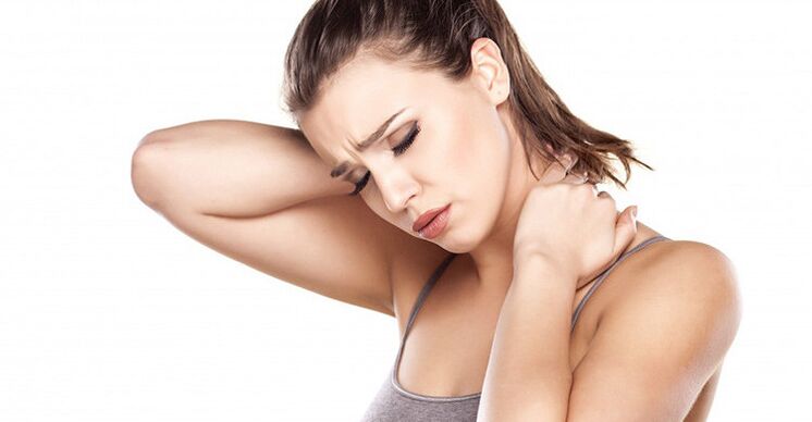 La ragazza ha dolore al collo